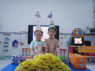 Trường mầm non Hoa Phượng tổ chức sinh nhật tháng 10 cho các bé