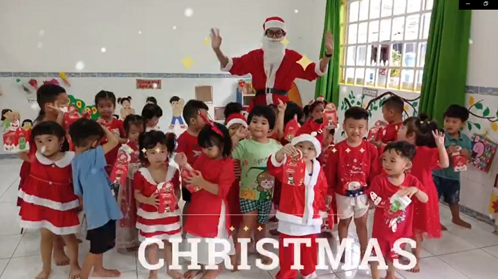 Các bé trường MN Hoa Phượng chào đón giáng sinh