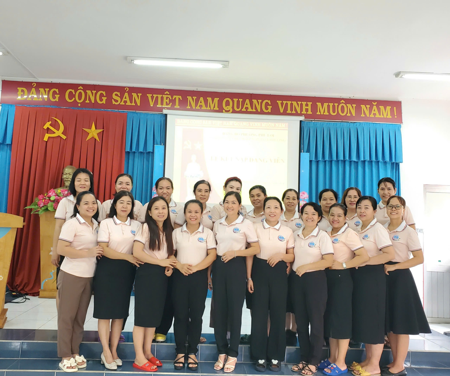 Chào mừng Đại hội đại biểu Đảng bộ thành phố Thủ Dầu Một lần thứ XIII, nhiệm kỳ 2025-2030